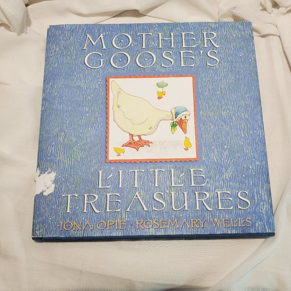 Mother Goose's Little Treasures Book By Iona Opie/Rosemary Wells  Nice Condition